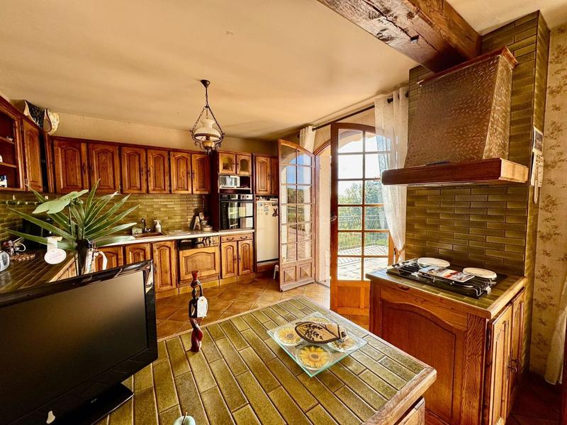 Maison - 254 m² - 9 pièces