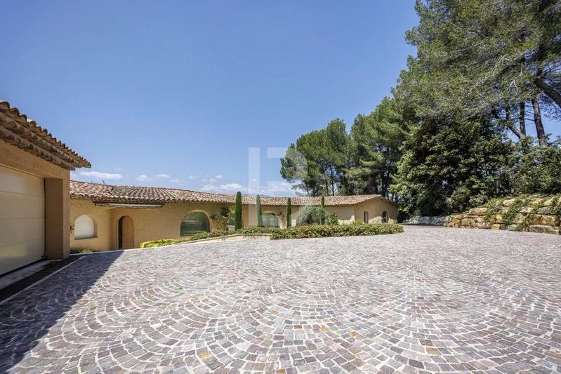 Villa - 540 m² - 10 pièces