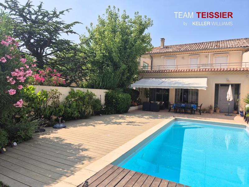 Maison - 200 m² - 6 pièces