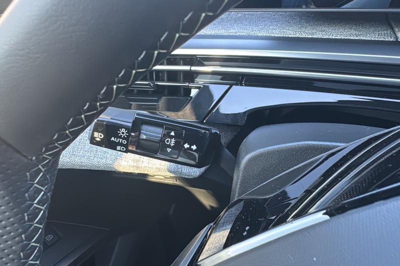 Peugeot 3008 New Hybrid 145 E-Dcs6 Gt