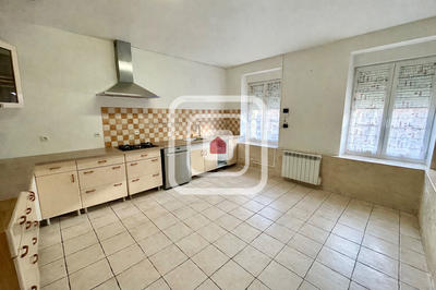 Maison - 211 m² - 8 pièces