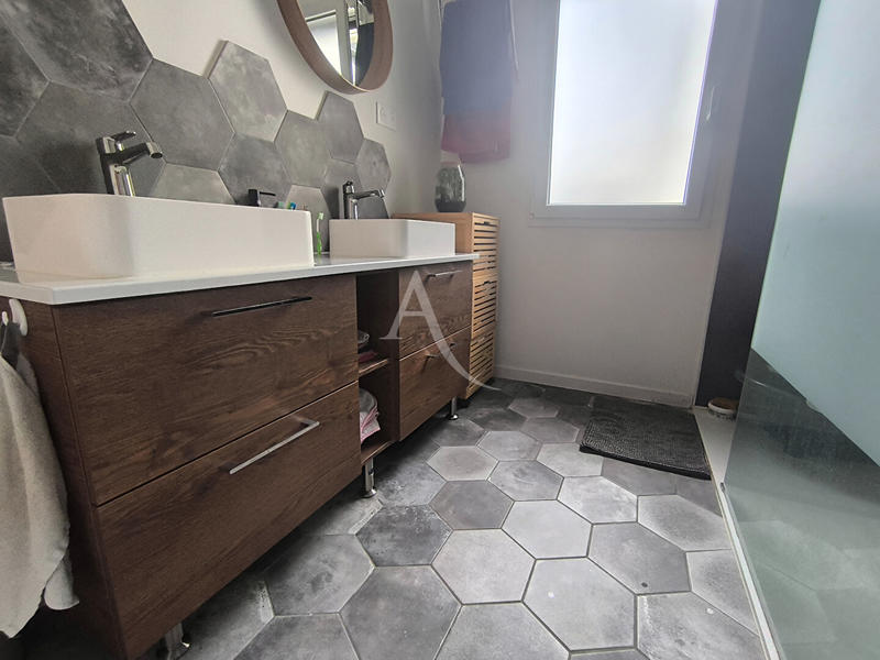 Maison - 104 m² - 5 pièces