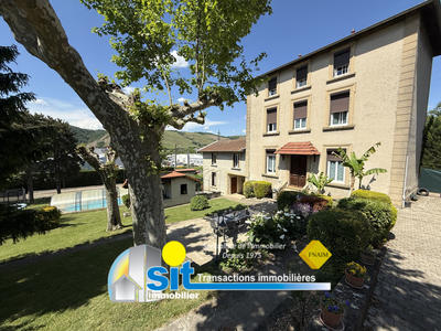 Maison - 198 m² - 7 pièces