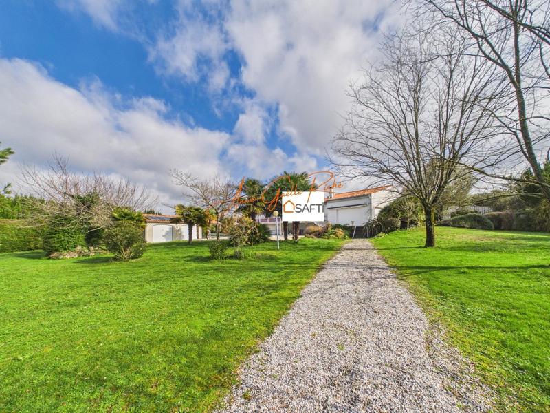 Maison - 312 m² - 10 pièces