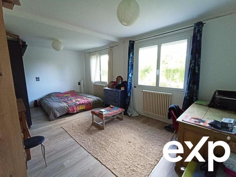 Maison - 214 m² - 9 pièces