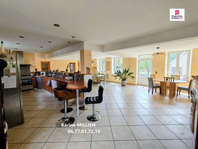 Maison - 325 m² - 10 pièces