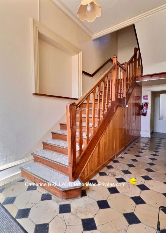 Maison - 1 154 m² - 35 pièces