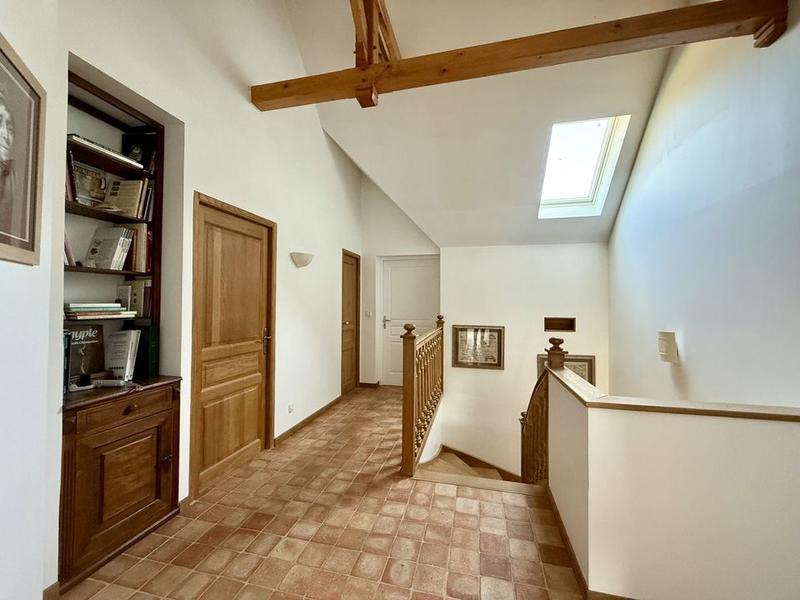 Propriété - 318 m² - 7 pièces