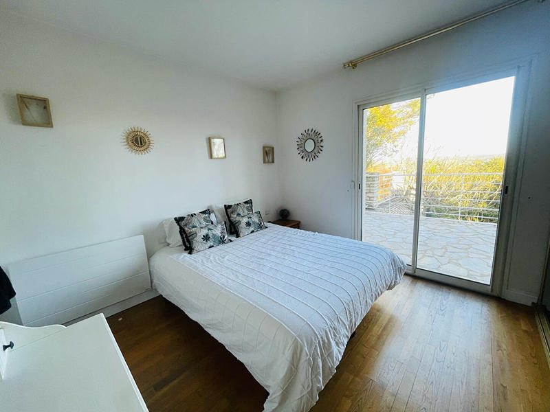 Maison - 219 m² - 7 pièces