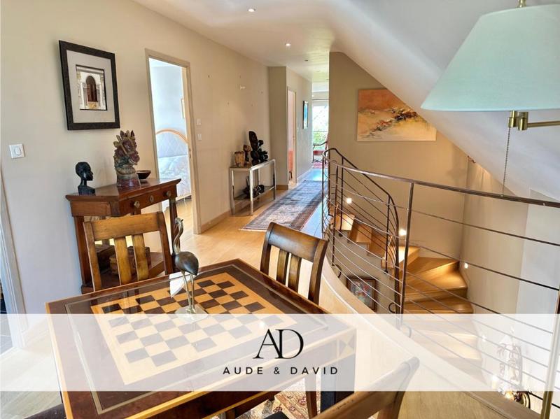 Maison - 220 m² - 8 pièces