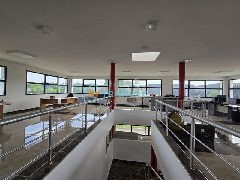 Local d'activités - 965 m²