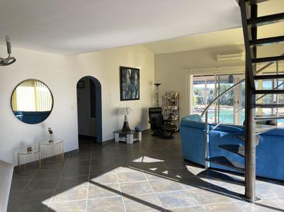 Propriété - 275 m² - 6 pièces