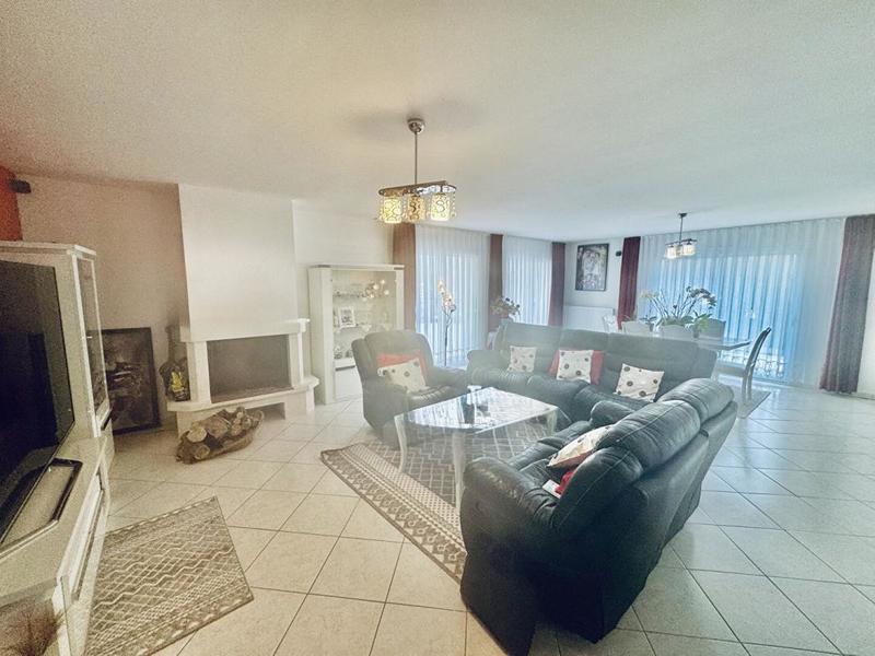 Maison - 198 m² - 8 pièces