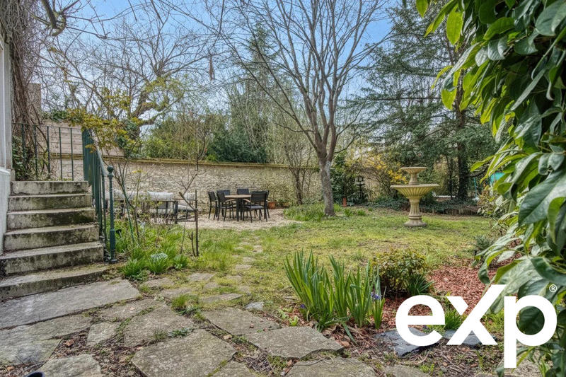 Maison - 220 m² - 11 pièces