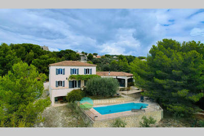 Maison - 221 m² - 5 pièces