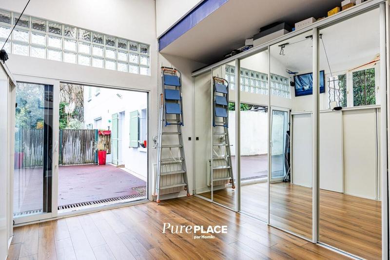 Villa - 225 m² - 6 pièces