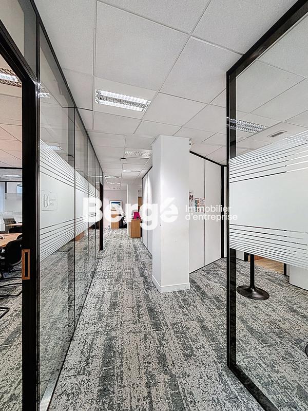 Bureau - 251 m²