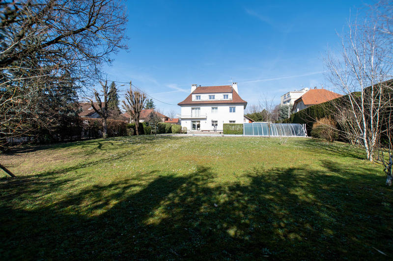 Propriété - 272 m² - 7 pièces