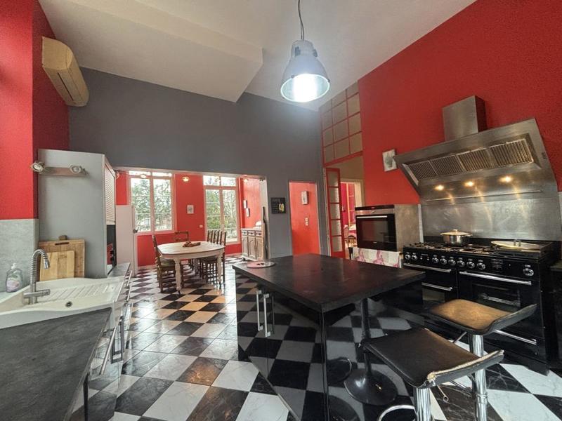 Demeure - 435 m² - 13 pièces