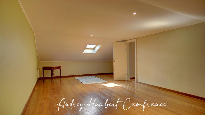 Maison - 228 m² - 7 pièces