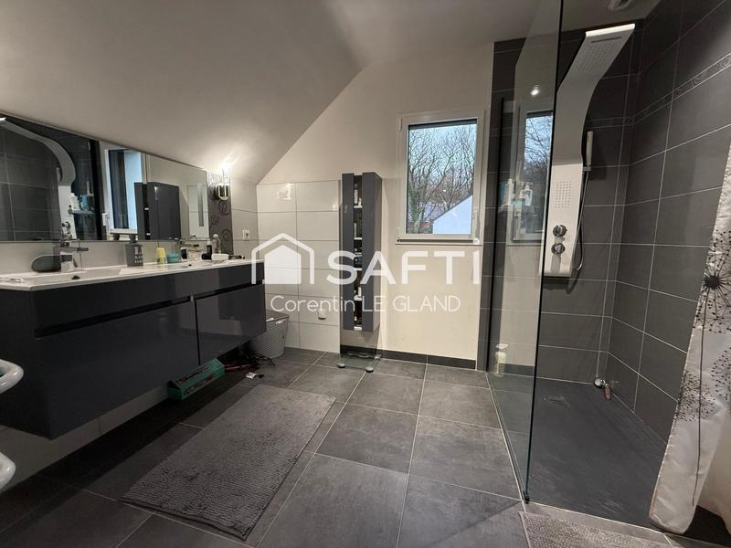 Maison - 200 m² - 7 pièces