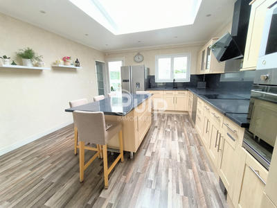 Maison - 210 m² - 6 pièces