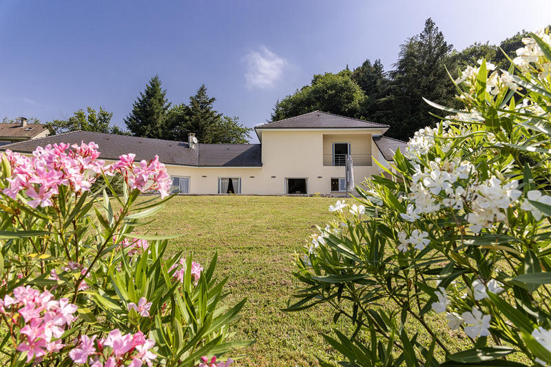 Maison - 253 m² - 7 pièces