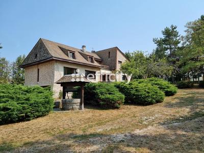 Maison - 272 m² - 11 pièces