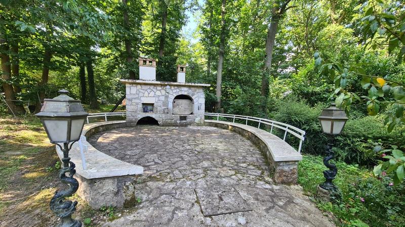 Maison traditionnelle - 268 m² - 10 pièces