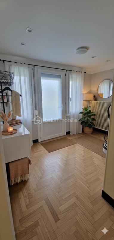 Demeure - 90 m² - 6 pièces