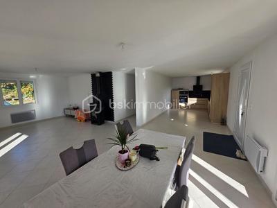 Maison traditionnelle - 121 m² - 4 pièces