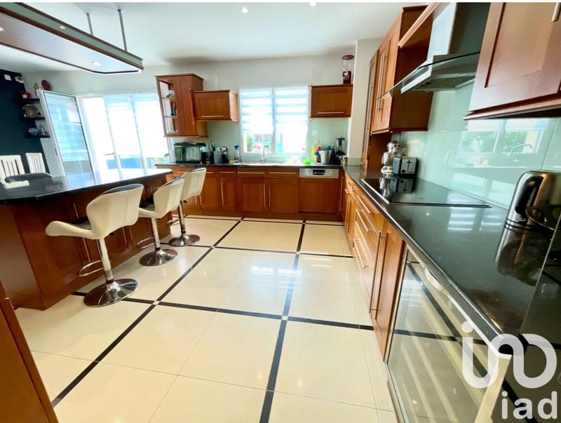 Maison - 211 m² - 7 pièces