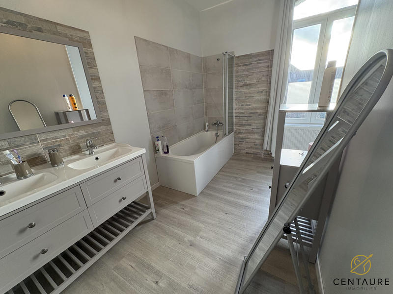 Maison ancienne - 295 m² - 11 pièces