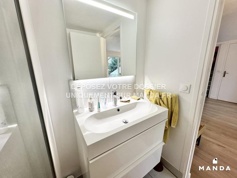 Chambre - 12 m² - 10 pièces