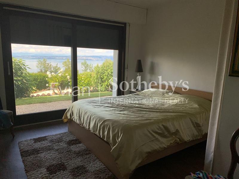 Maison - 243 m² - 8 pièces