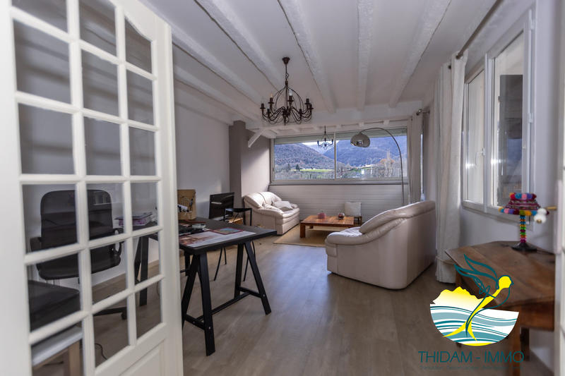 Maison traditionnelle - 232 m² - 10 pièces