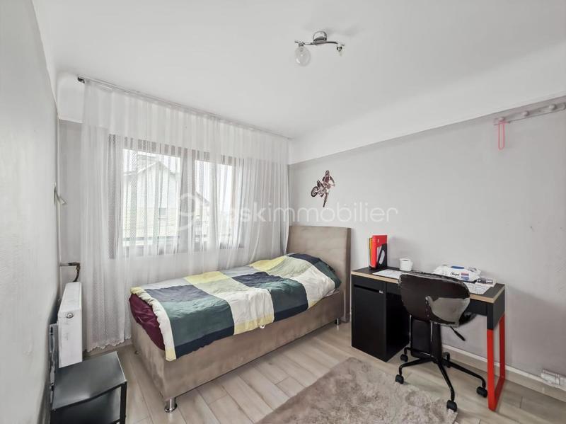 Maison - 169 m² - 9 pièces