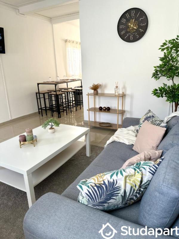 Chambre - 9 m² - 1 pièce