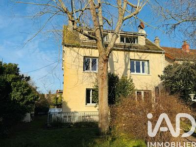Maison - 208 m² - 10 pièces