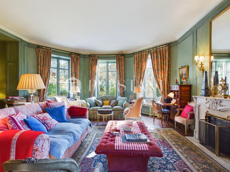 Maison - 800 m² - 20 pièces