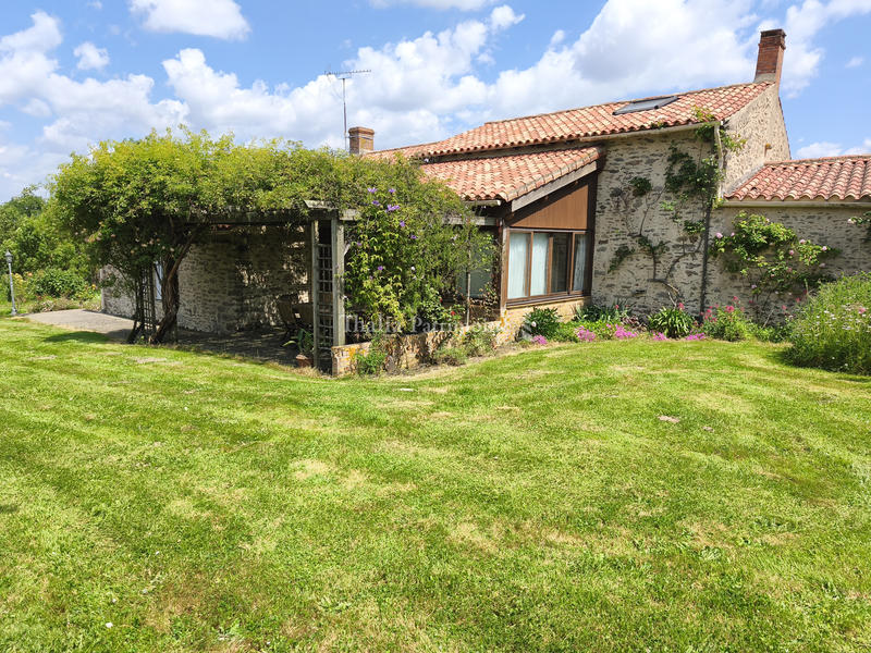 Propriété - 300 m² - 10 pièces