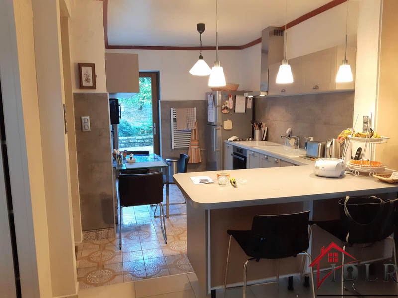 Maison - 240 m² - 9 pièces