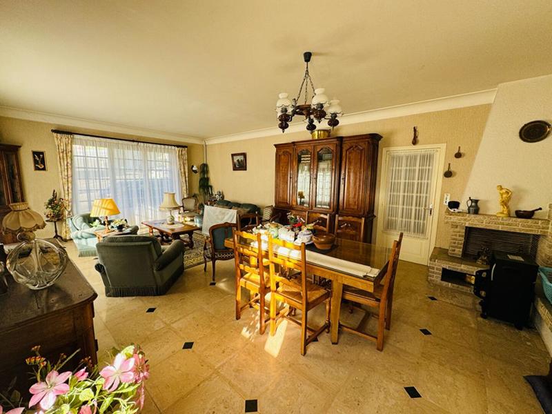 Maison - 264 m² - 9 pièces