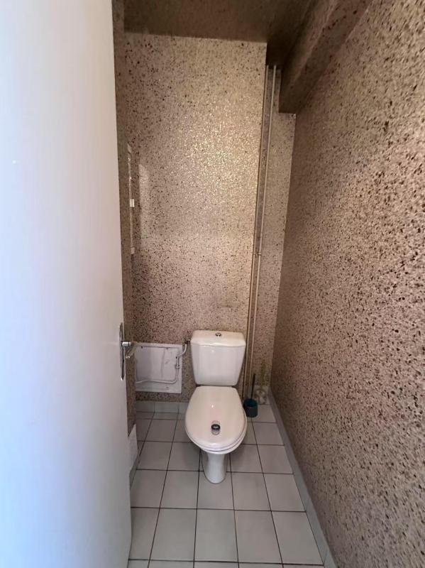 Studio - 60 m² - 1 pièce