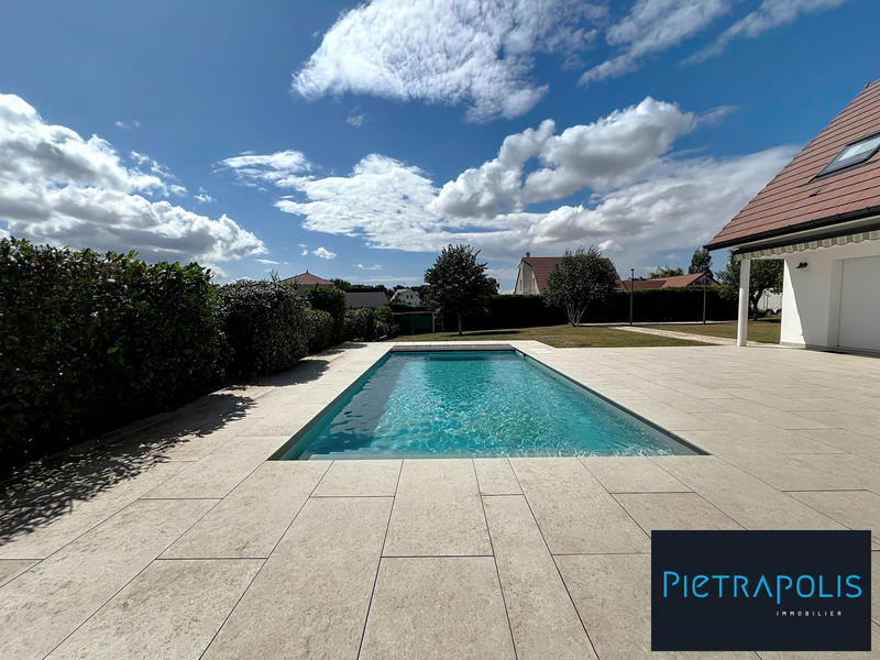 Maison - 204 m² - 5 pièces