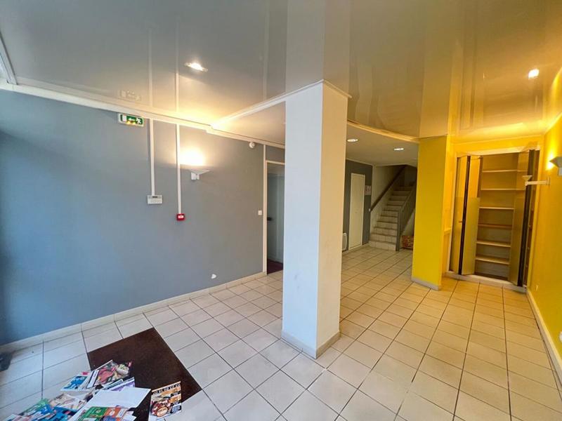 Local commercial - 130 m² - 6 pièces