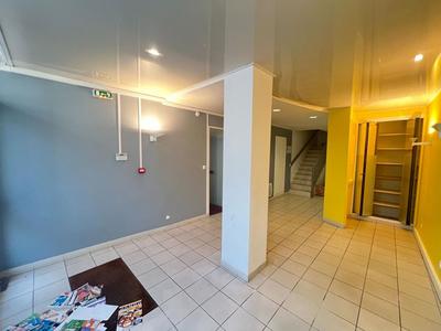 Local commercial - 130 m² - 6 pièces