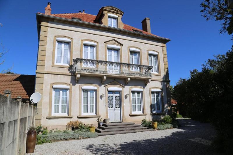 Maison de maîtres - 340 m² - 8 pièces