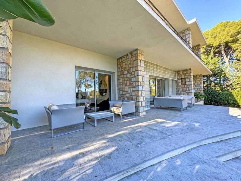 Maison - 220 m² - 6 pièces