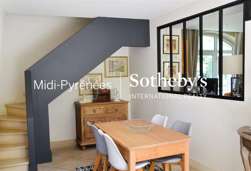 Maison - 430 m² - 9 pièces